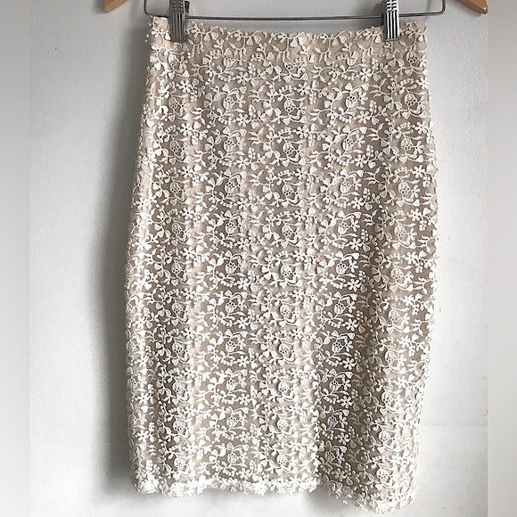 Alice + Olivia Dresses & Skirts - ALICE + OLIVIA Lace Skirt